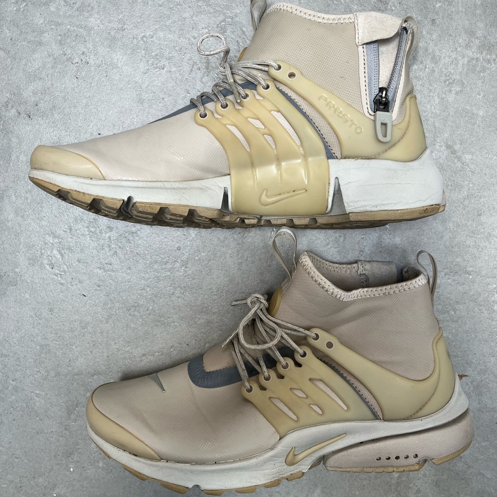Nike Women’s Presto zip up sneaker